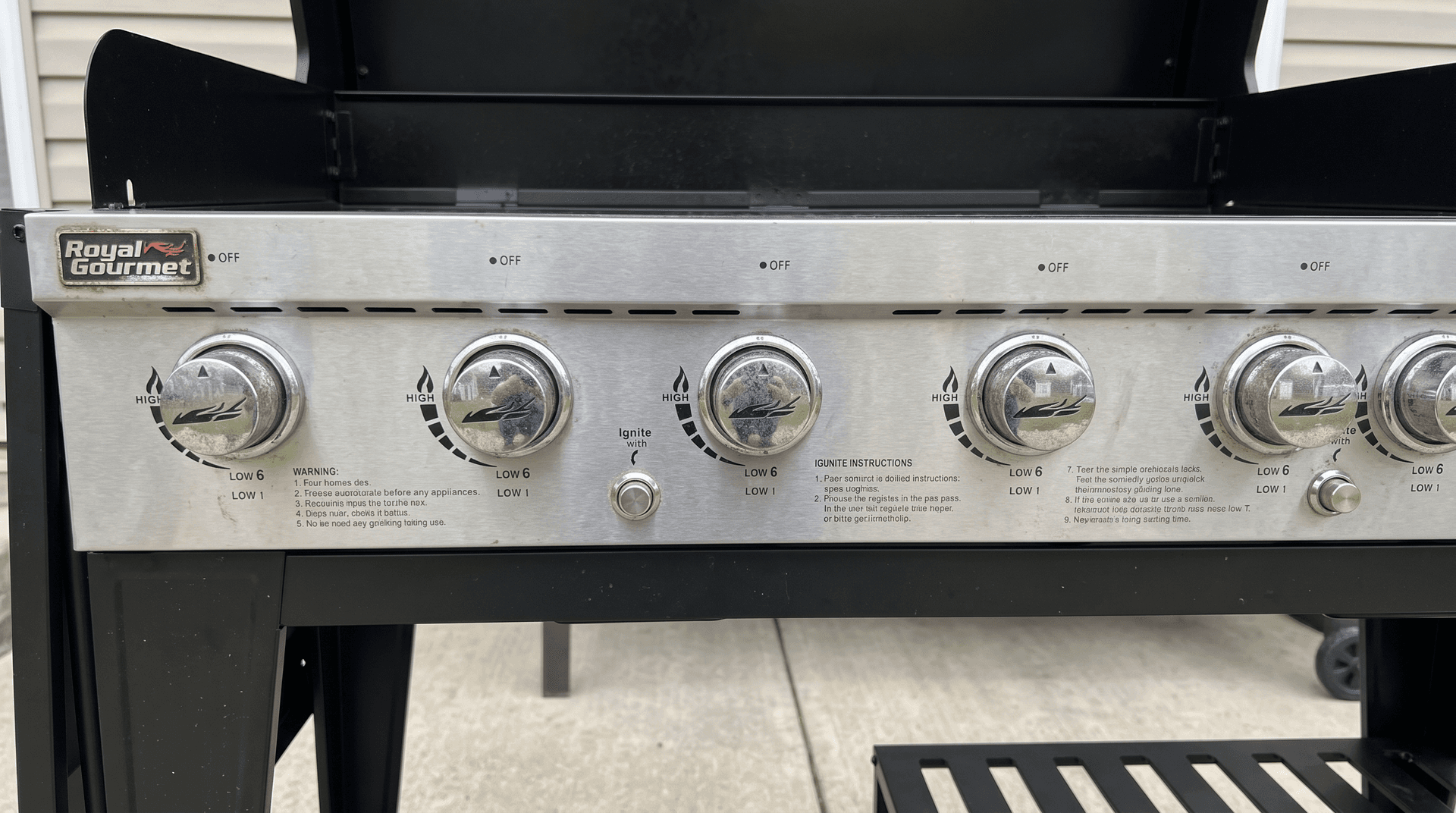 Stainless control panel of the Royal Gourmet eight-burner grill with eight knobs and two igniter buttons